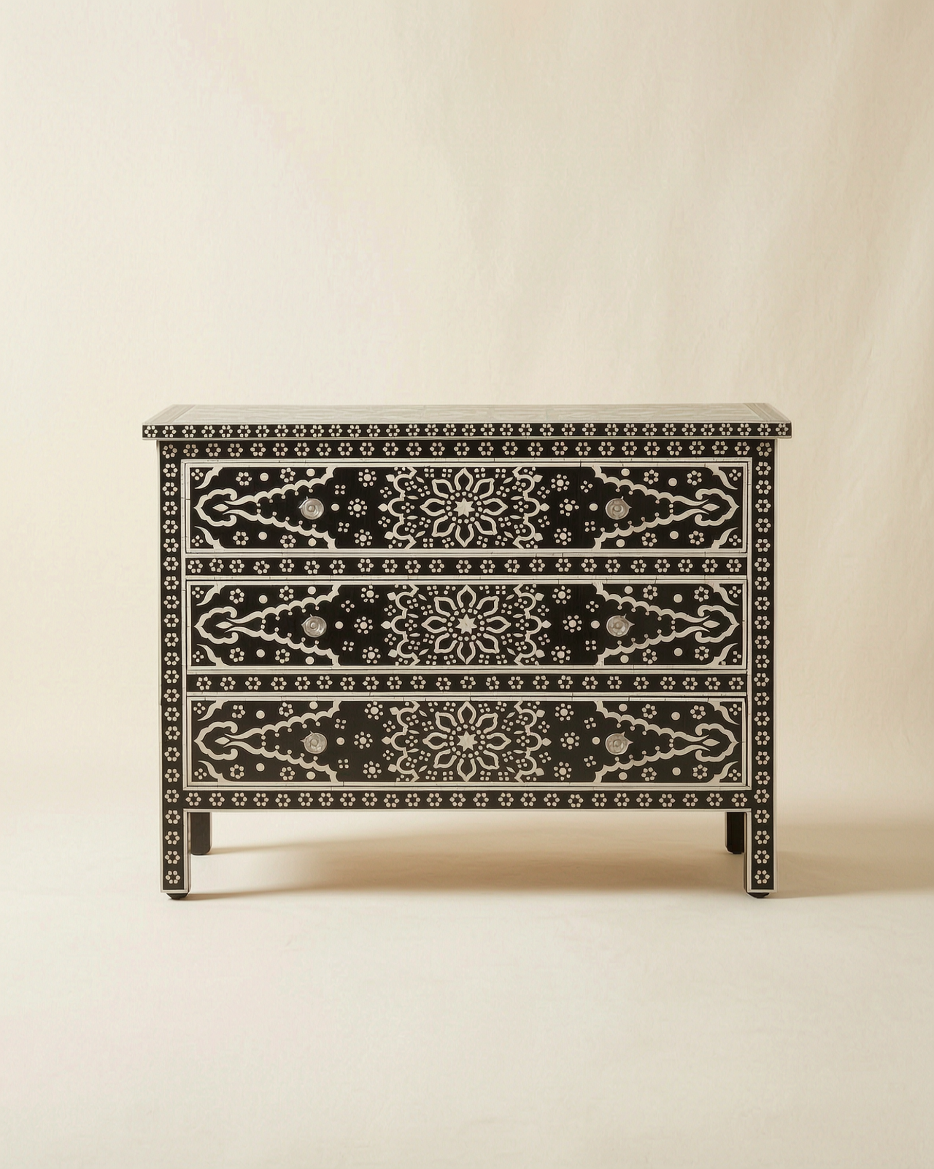 Zarina Chest