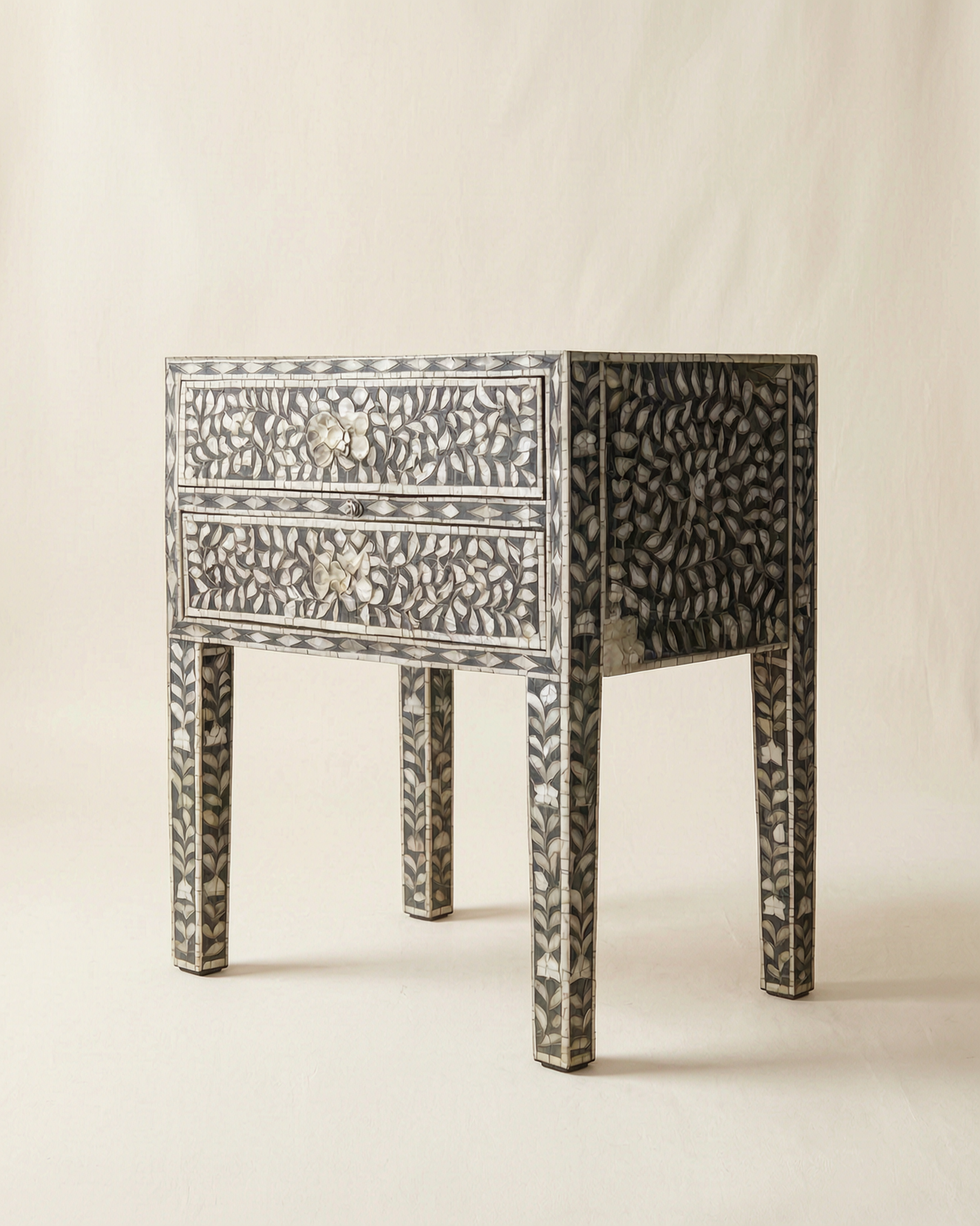 Perla Bedside Table