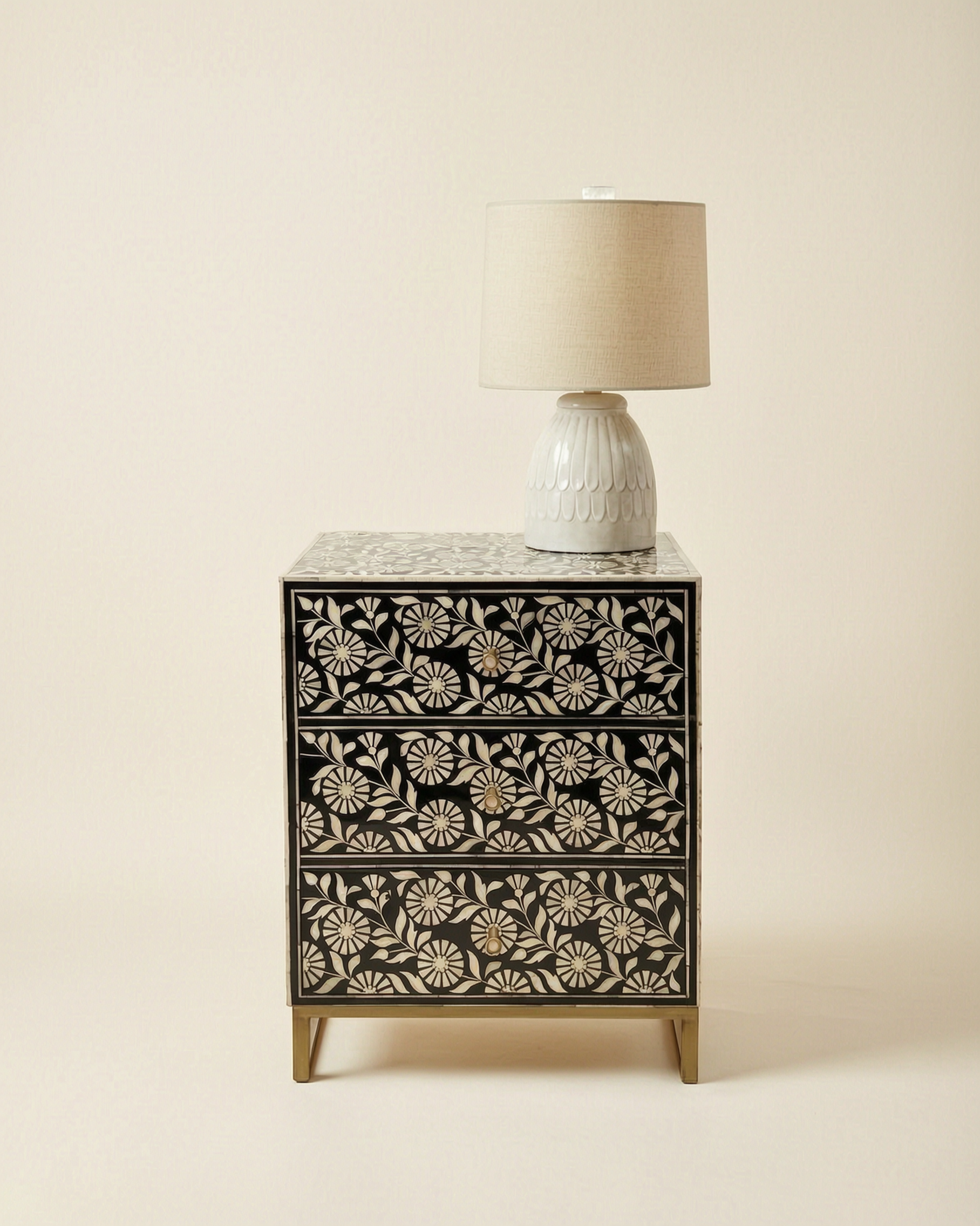 Uns Monochrome Side Table
